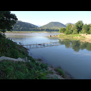 Hier mündet der im Bild von rechtsunten kommende Nam Khan in den Mekong